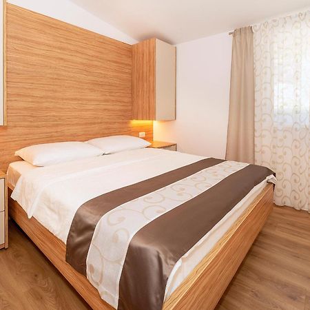 Apartments Kricin II Baška Esterno foto